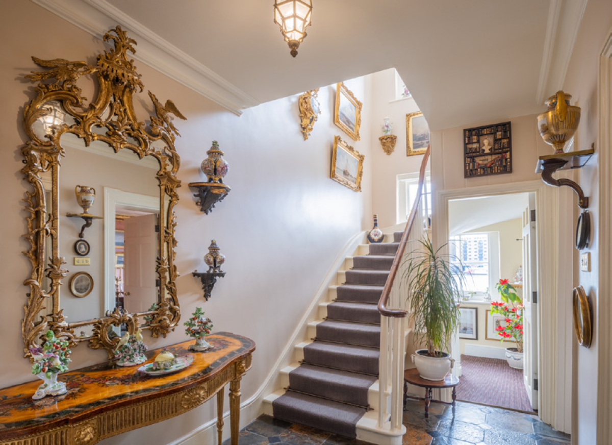 Домът на Докмайстора – английска приказка на брега на Темза