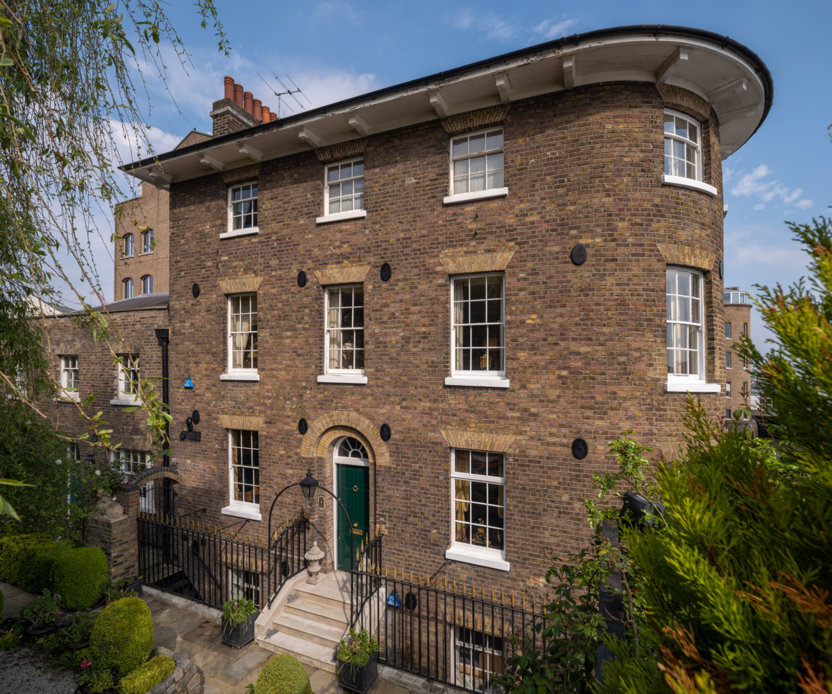 Домът на Докмайстора – английска приказка на брега на Темза