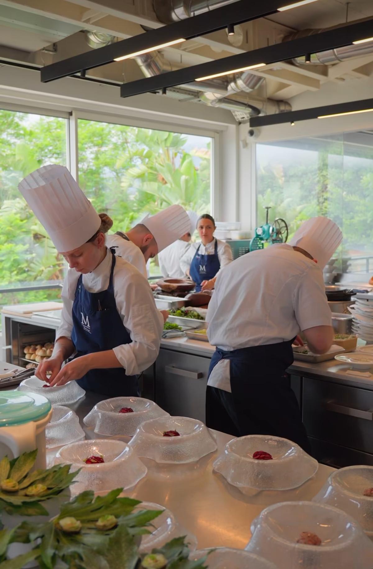 Отвъд звездите – Бъдещата трапеза