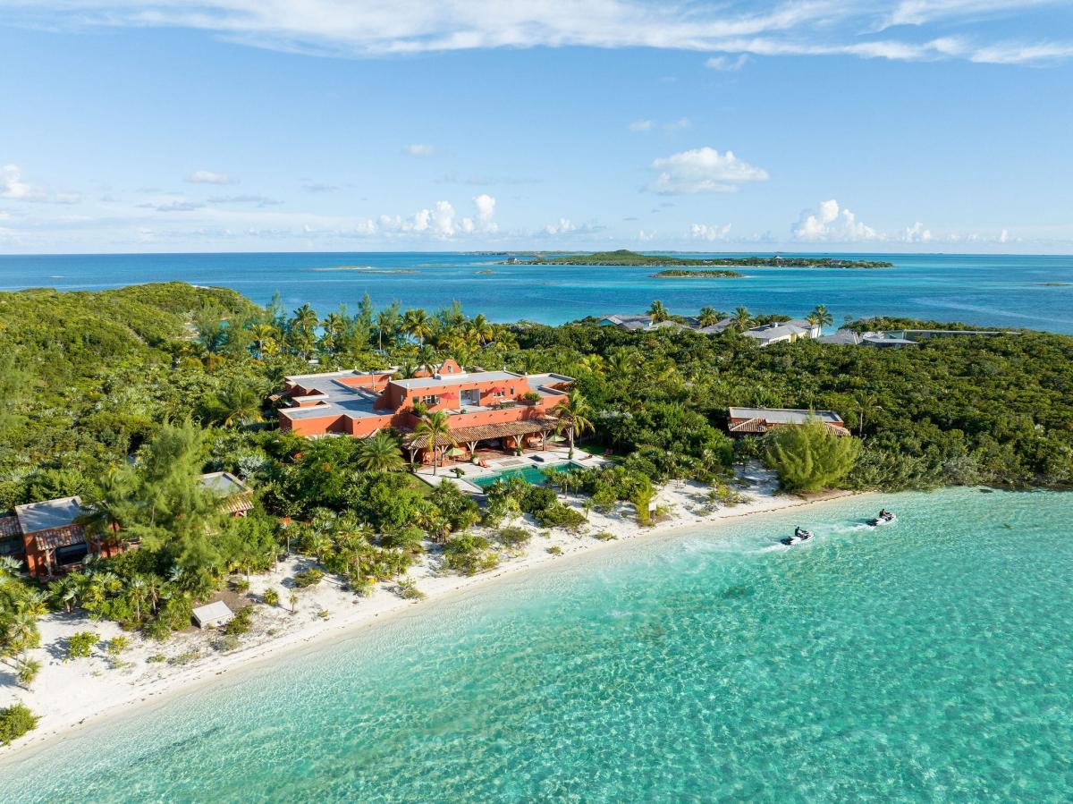 Island Escapes: 5 Idyllic Retreats in Paradise - image 1
