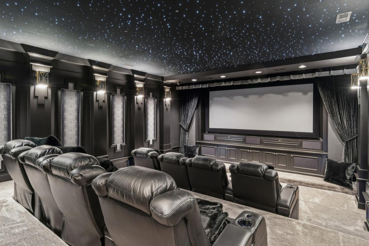 4 луксозни домове с внушителни частни киносалони