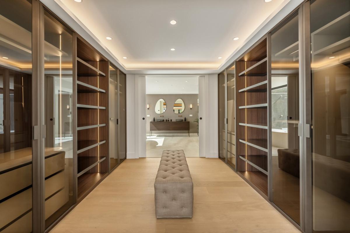 За ценителите на модата: 4 впечатляващи дрешника в луксозни домове по света