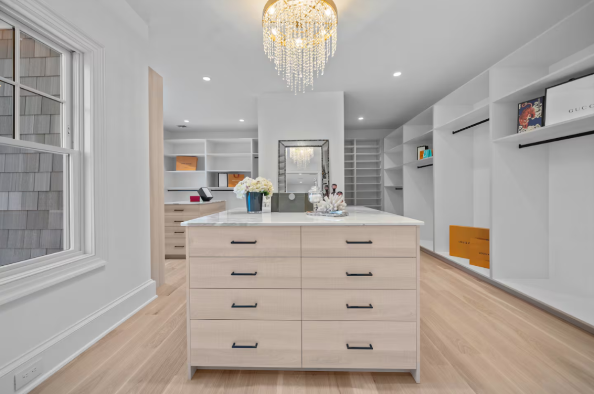 За ценителите на модата: 4 впечатляващи дрешника в луксозни домове по света