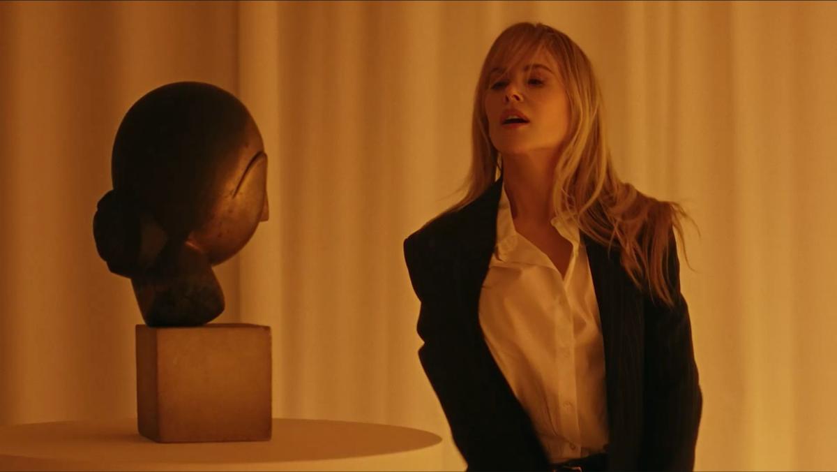 Никол Кидман посети златната „Danaïde“ на Constantin Brancusi в Christie’s, Ню Йорк - image 2