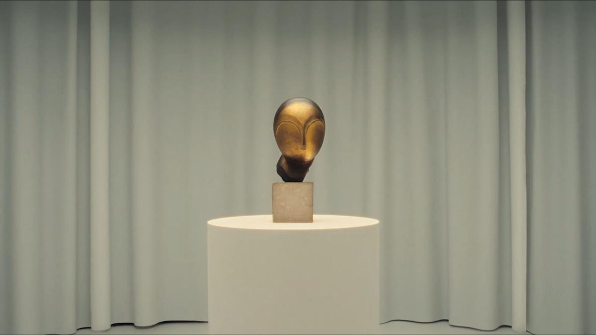 Никол Кидман посети златната „Danaïde“ на Constantin Brancusi в Christie’s, Ню Йорк - image 3