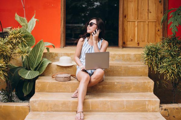 Digital Nomad 2.0: Новият лукс на живот между Тоскана, Бали и Кабо