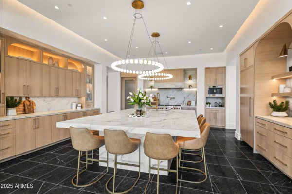 Festive Feasts: 4 Dream Kitchens for Holiday Hosting