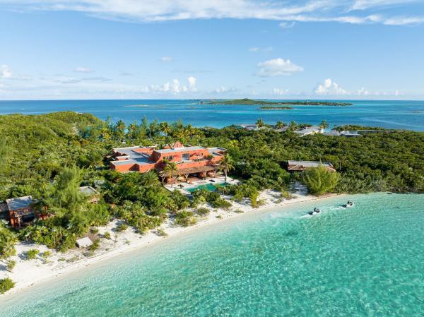 Island Escapes: 5 Idyllic Retreats in Paradise