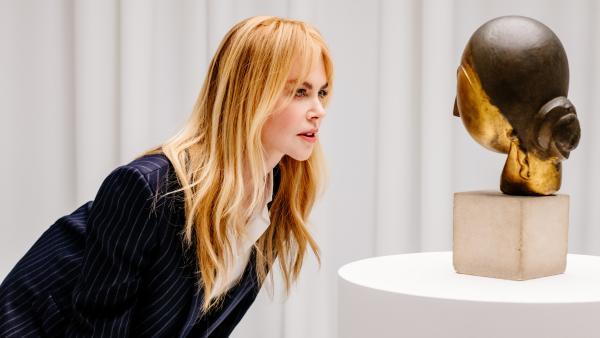 Никол Кидман посети златната „Danaïde“ на Constantin Brancusi в Christie’s, Ню Йорк