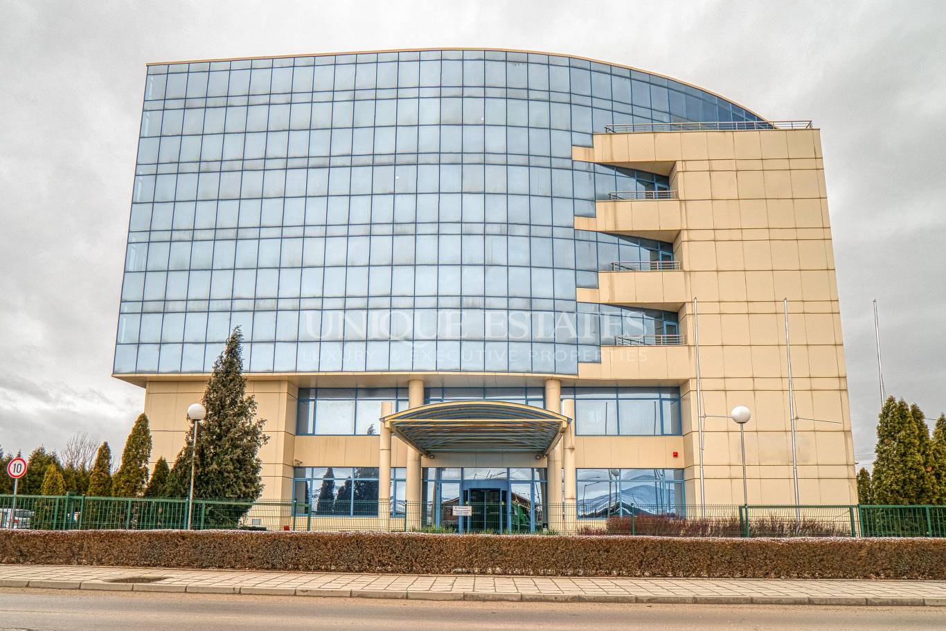 Офис сграда / Сграда за продажба в София, Божурище - код на имота: K12601 - image 2