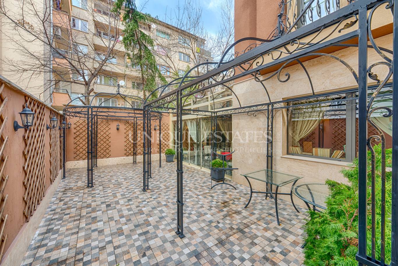 Хотел / Apartment house за продажба в София, Център - код на имота: K9149 - image 2