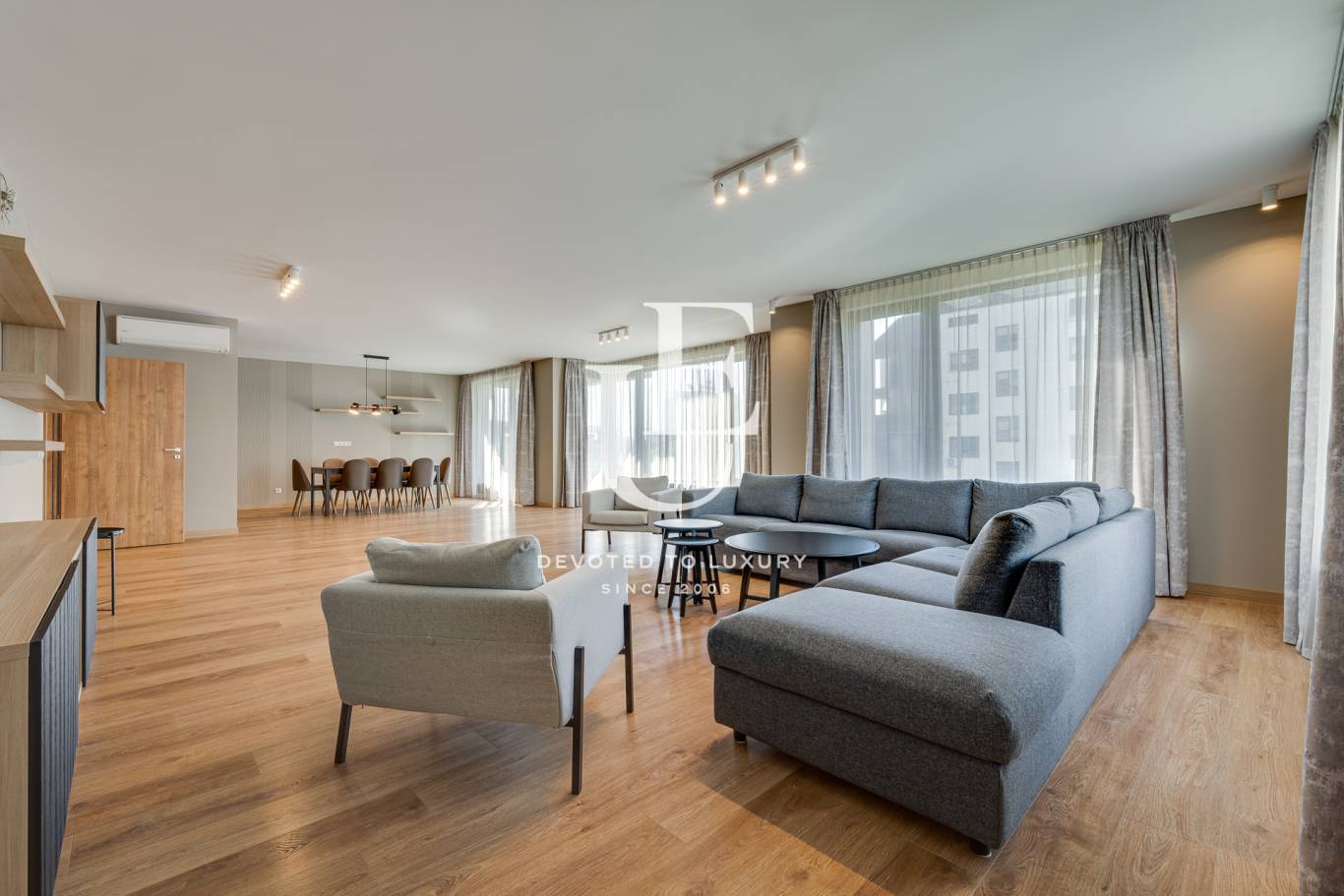 A spacious three-bedoom apartment in Izgrev district