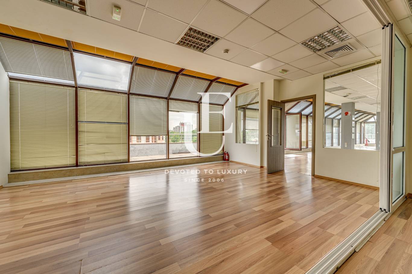 Excellent office for rent in excellently maintained building