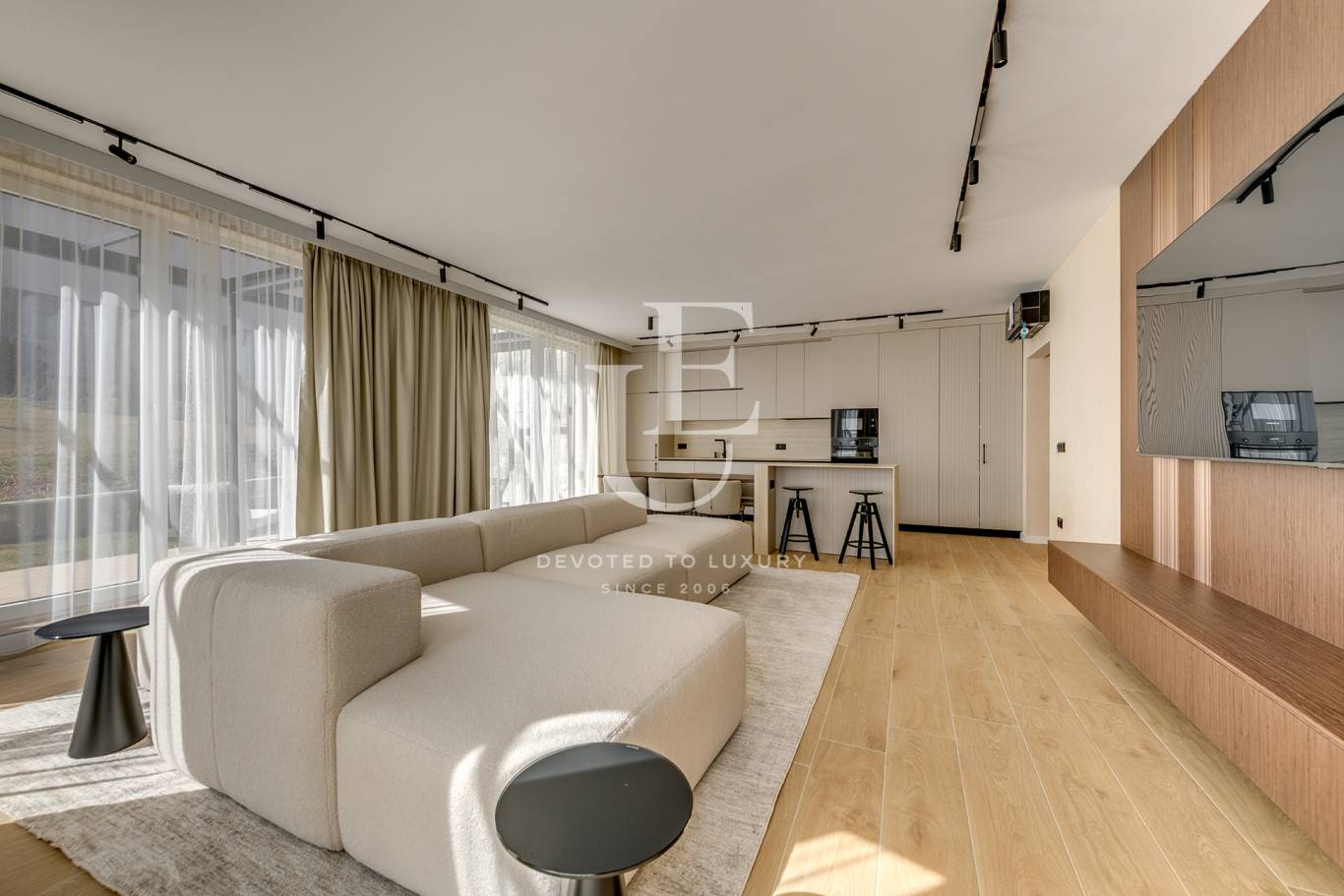 Exclusive apartment for rent in gated complex with private patio