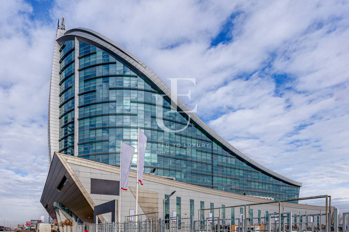  Restaurant in an office building with an excellent location