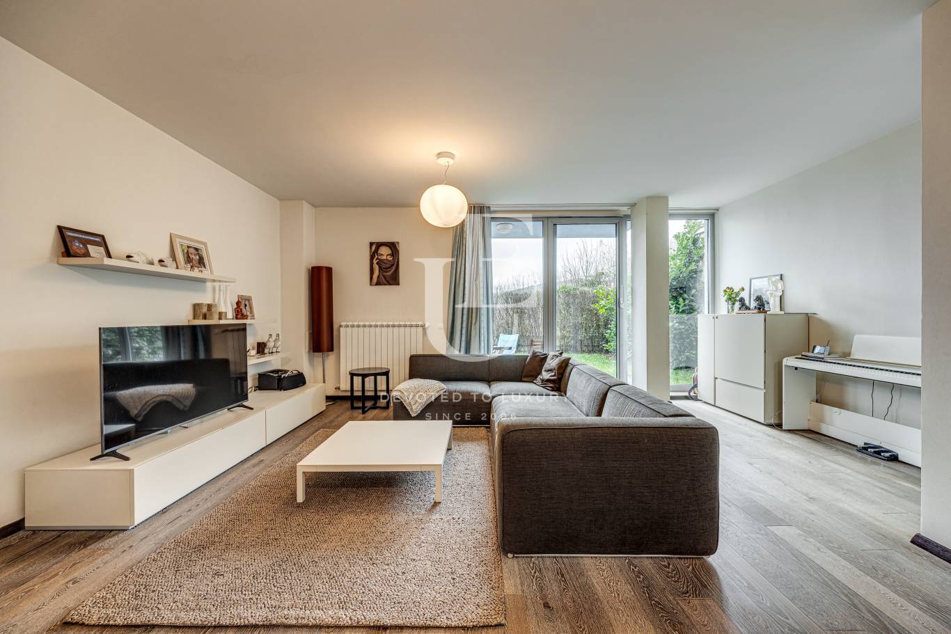 Редова къща под наем с двор и панорамни гледки в кв. Симеоново