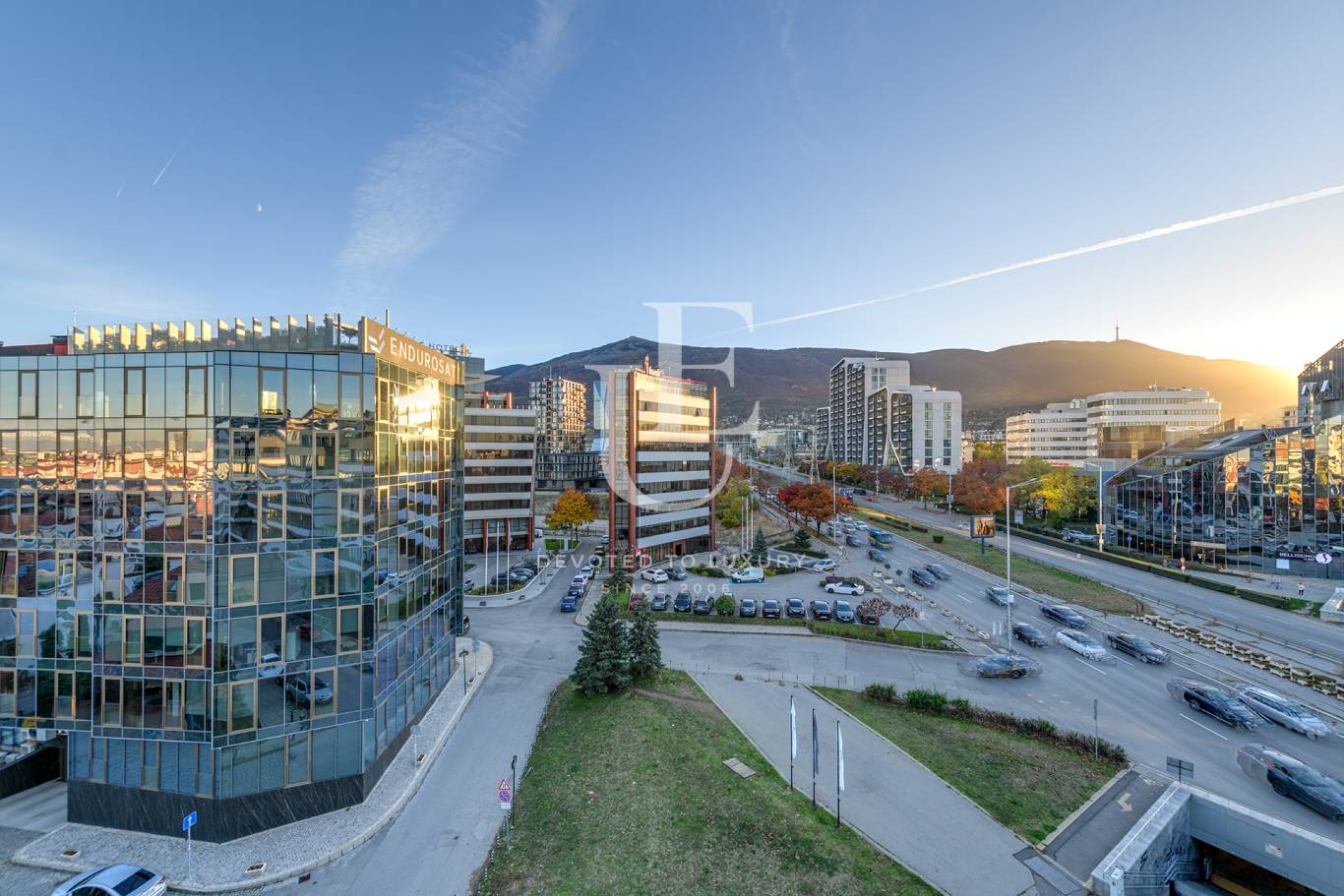 Офис под наем с голяма панорамна тераса на бул. България