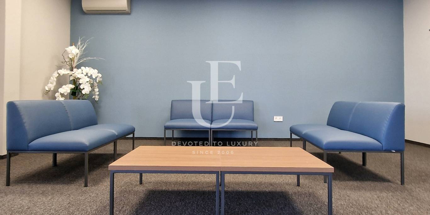 Обзаведен офис с две паркоместа, под наем