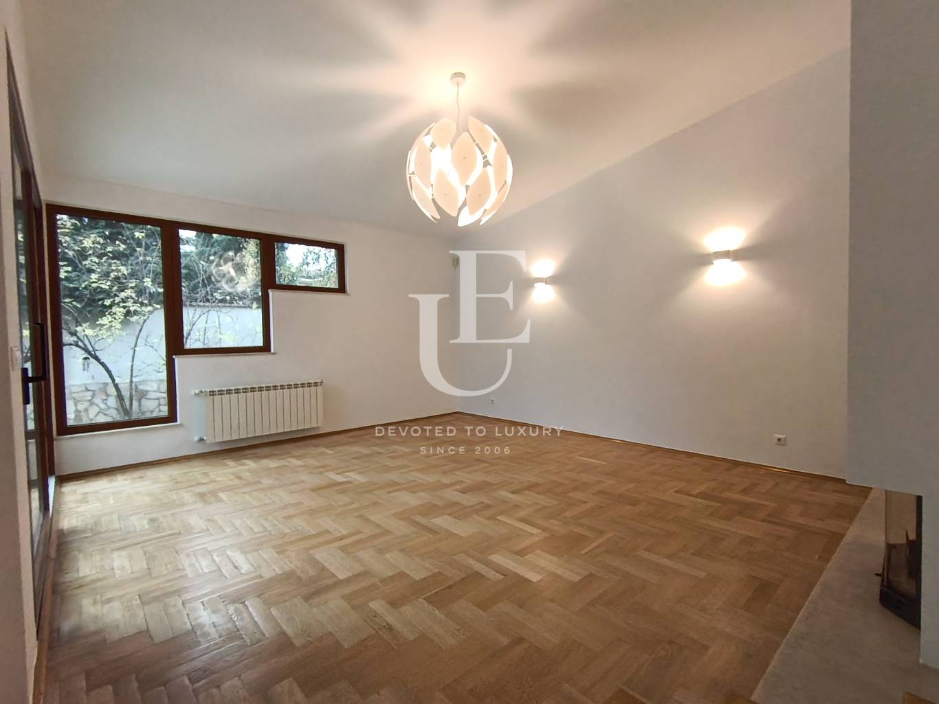 Просторна къща под наем в Кръстова вада, зад бензиностанция Еко