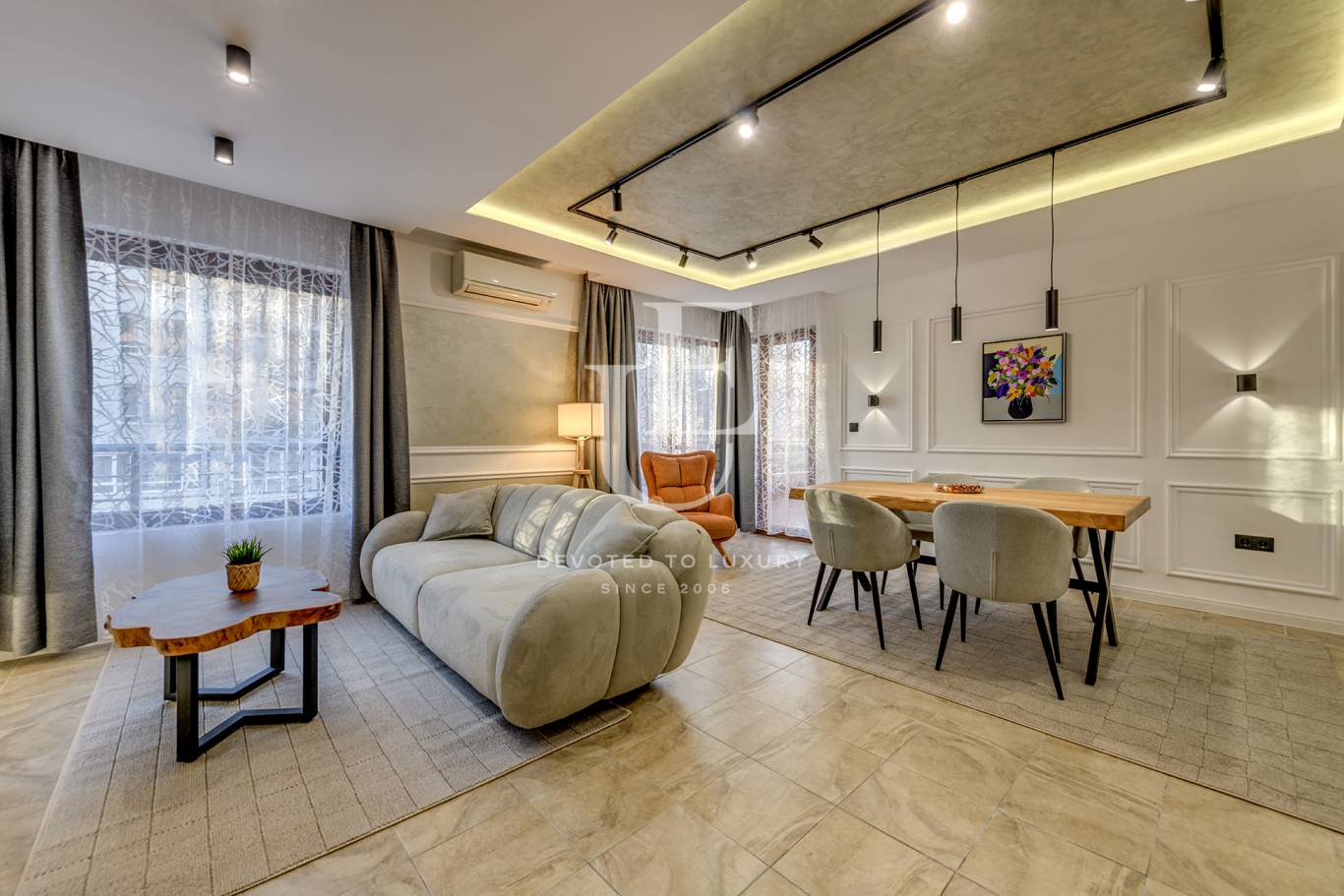 Нов тристаен апартамент в Център