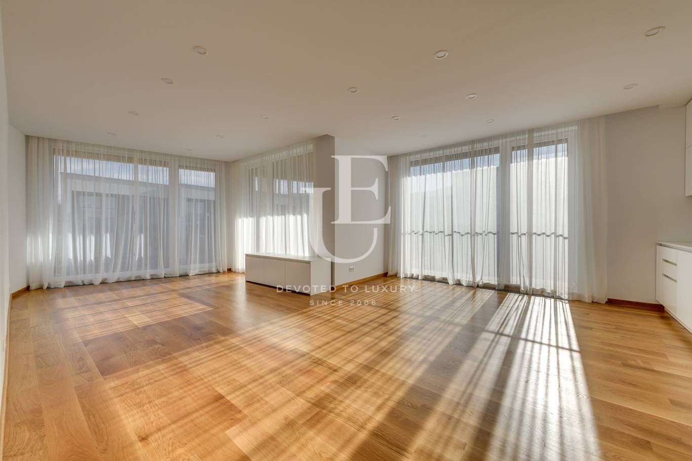 Слънчев апартамент за продажба в к-с "Морени резидънс"