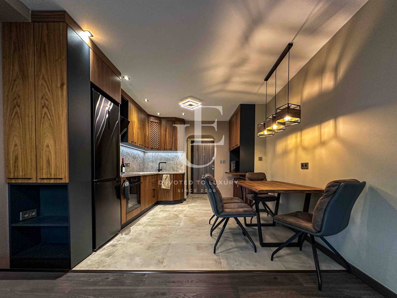 Четиристаен етаж от къща под наем в кв. Изток