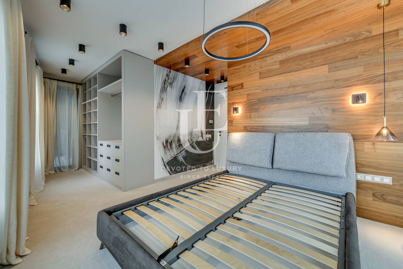 Луксозен тристаен апартамент на отлична локация