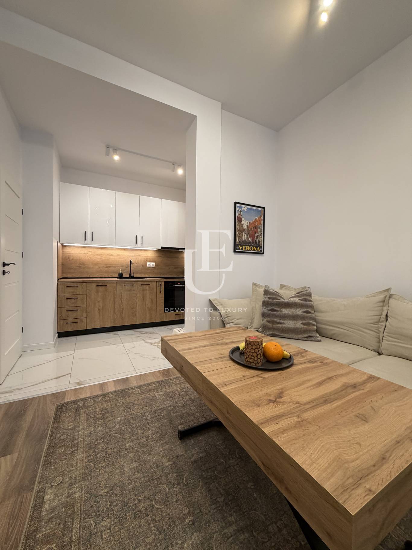 Стилен Двустаен обзаведен апартамент в затворен комплекс