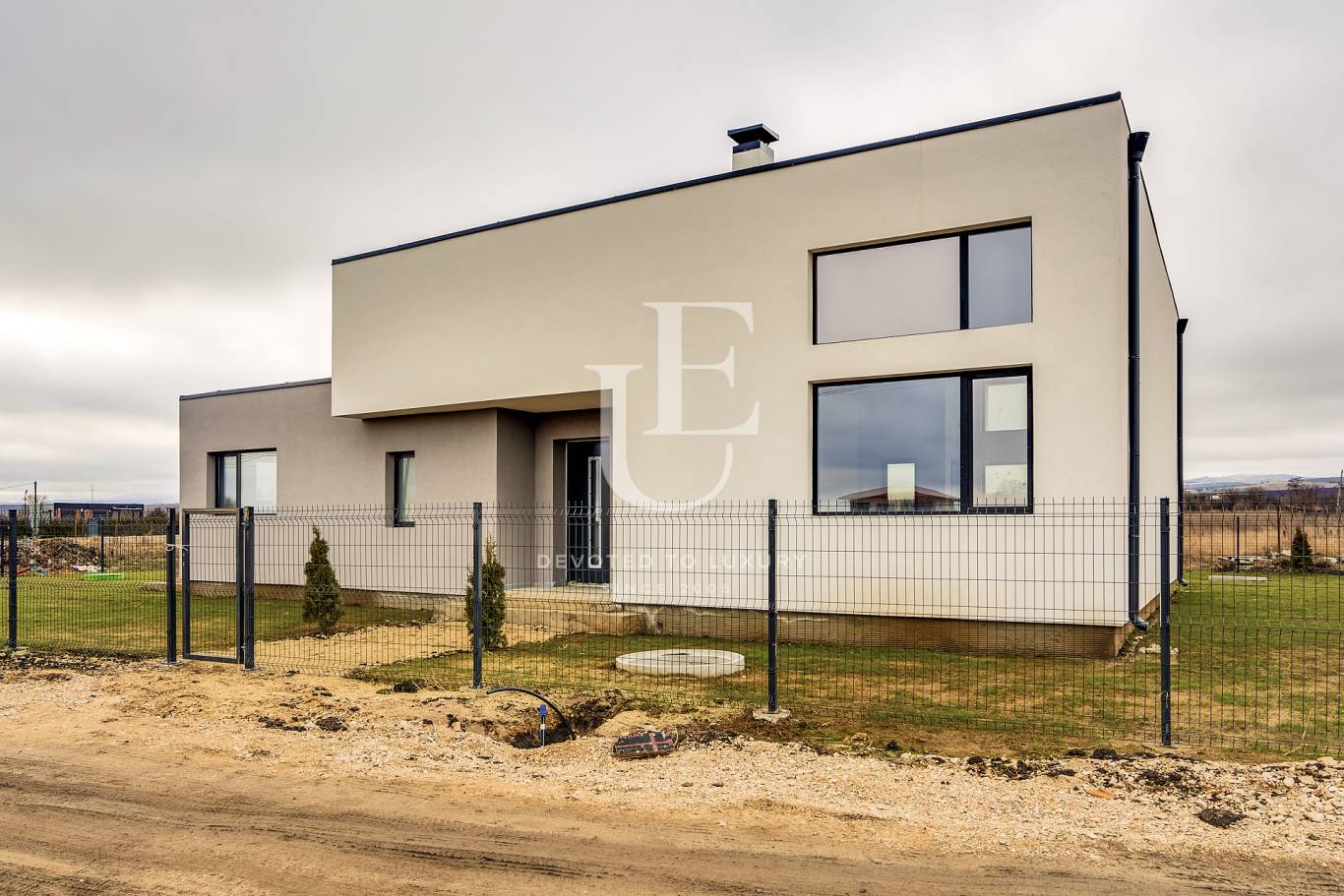 Къща за продажба в Пролеша,  - код на имота: E19158 - image 2