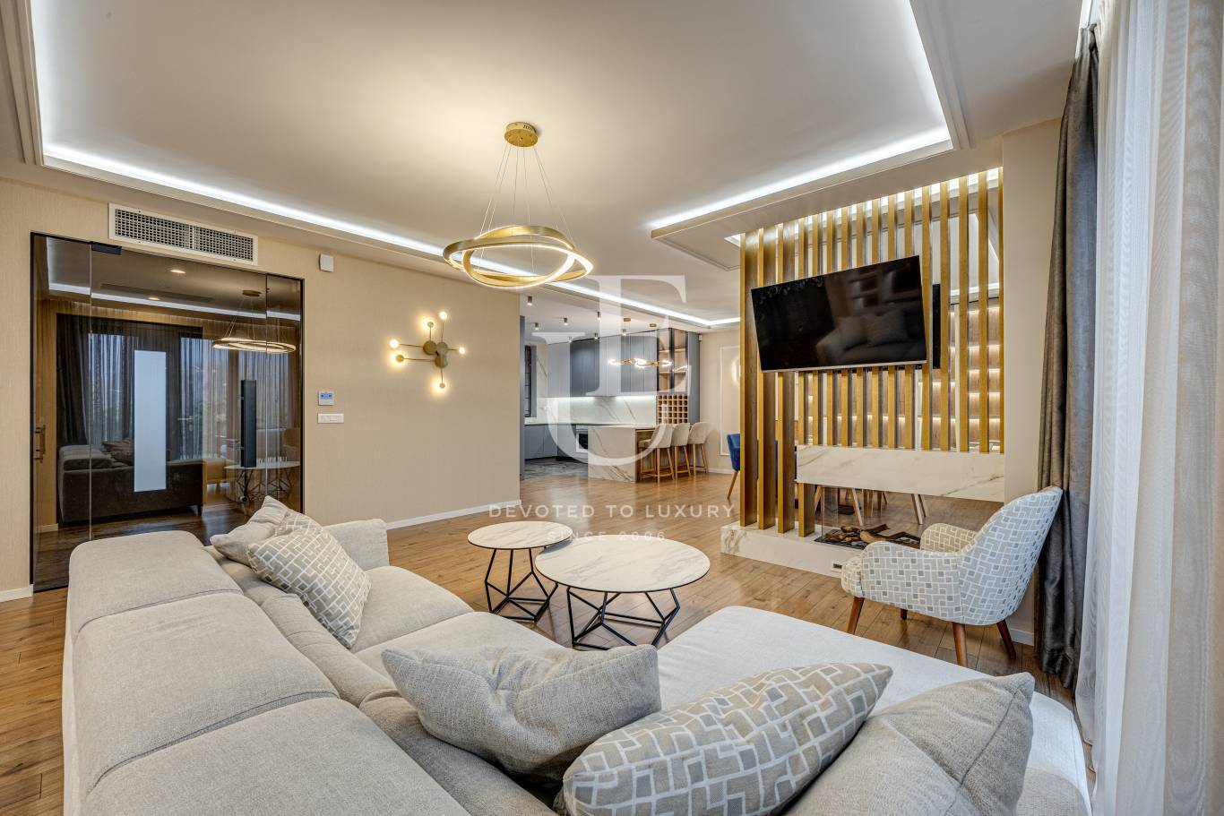 Стилна и напълно обзаведена къща  в престижен затворен комплекс