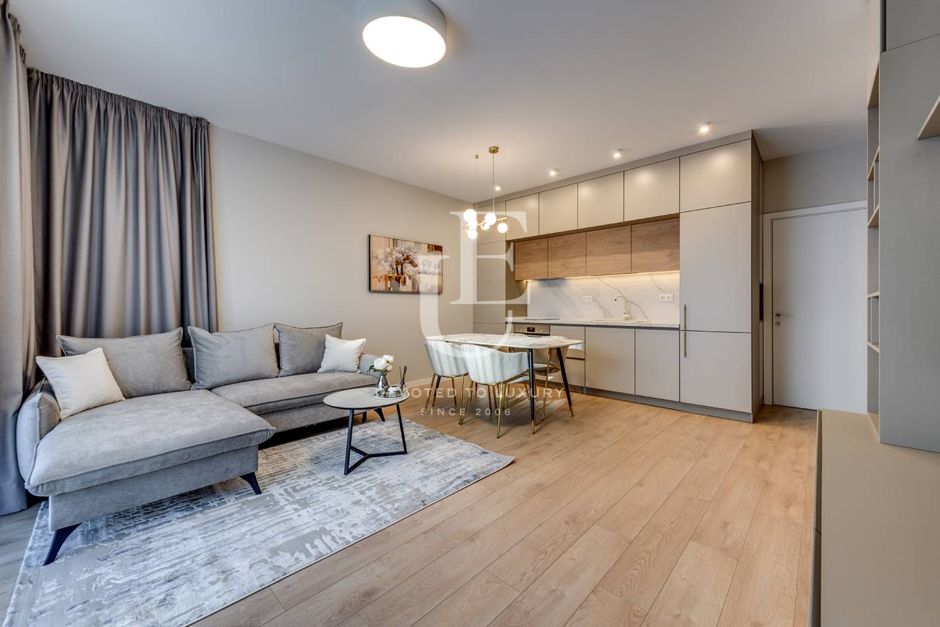 Bright and Modern One-Bedroom Apartment in SoHome Residential Par