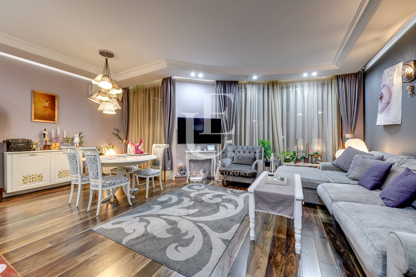 ПРОСТОРЕН ТРИСТАЕН АПАРТАМЕНТ С ПОКРИВНА ТЕРАСА