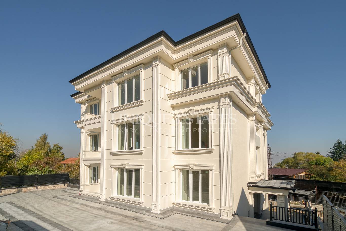Офис сграда / Сграда за продажба в София, Симеоново - код на имота: K15970 - image 2