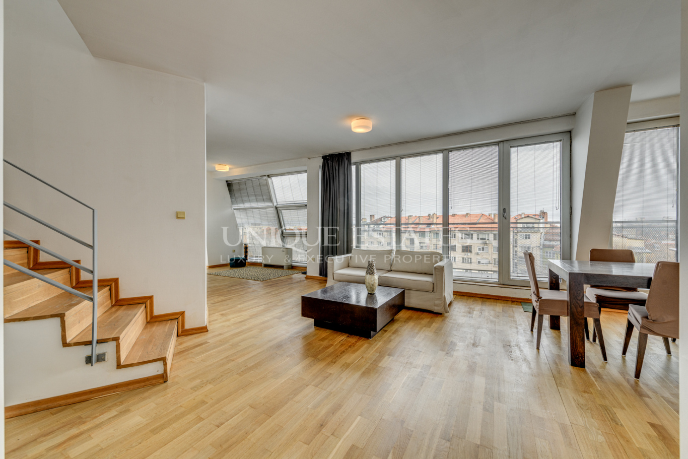 Мезонет под наем в модерна  сграда в сърцето на града