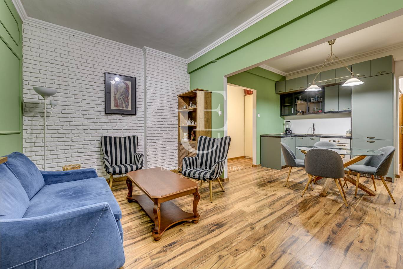 Стилен тристаен апартамент в сърцето на София