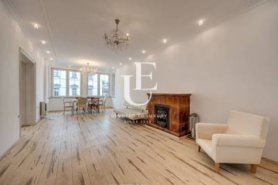 Unique and spacious apartment with parking space in the heart of 