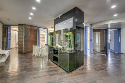 Луксозен дизайнерски офис под наем в центъра