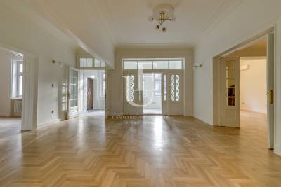 Представителна сграда, паметник на култура с престижен адрес 