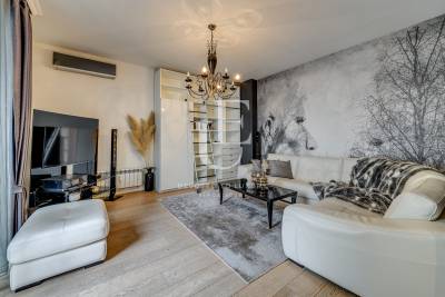 Аристократичен тапартамент в центъра на София