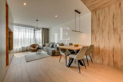 Двустаен апартамент под наем в сграда на Артекс