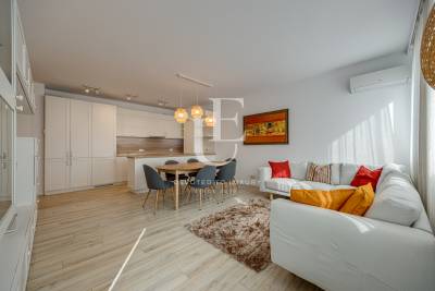 Тристаен апартамент под наем с паркомясто до Околовръстен път