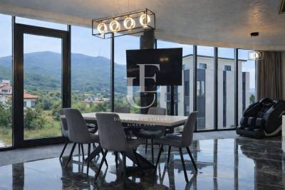 Стилен тристаен апартамент в бутикова сграда