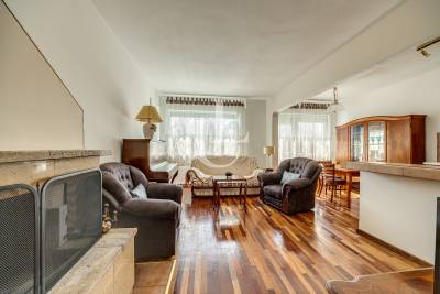 Южен, тих и много слънчев апартамент с паркиране