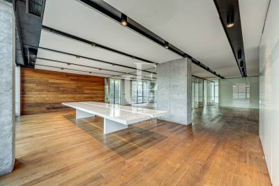 Spacious office with modern desigh