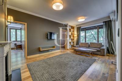 Ексклузивен тристаен апартамент под наем в Докторска градина