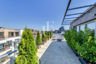 Панорамен пентхаус под наем с впечатляваща тераса до Парадайс Мол