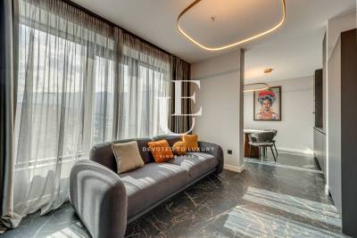 Двустаен луксозен апартамент в кв. Кръстова Вада 