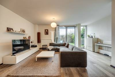 Редова къща под наем с двор и панорамни гледки в кв. Симеоново