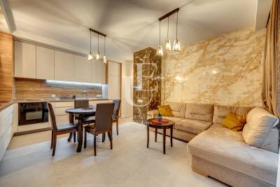 Уютен двустаен апартамент със собствен двор