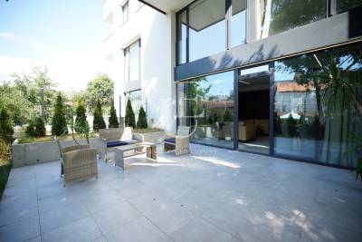 Чисто нов прекрасен мезонет с двор под наем